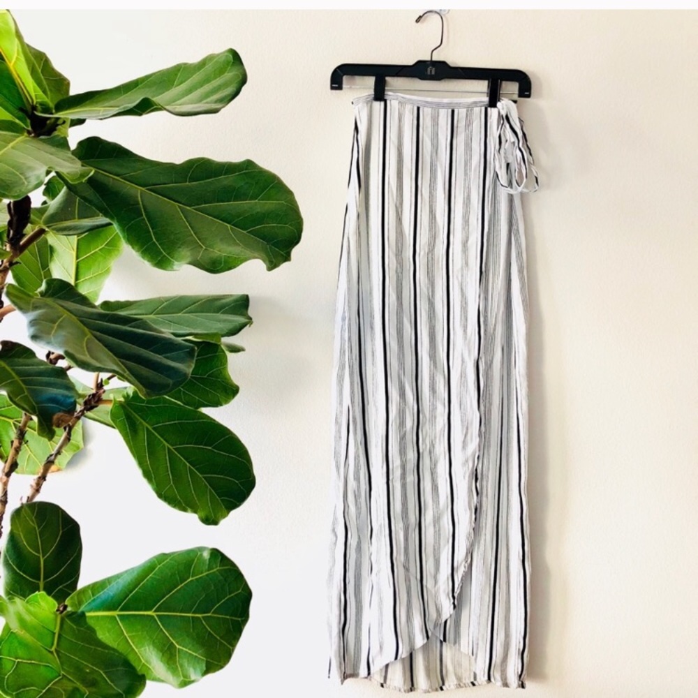Lulu’s striped tie belt maxi skirt